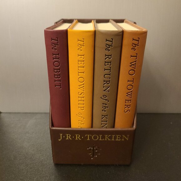 THE HOBBIT/THE LORD OF THE RINGS:DELUXE POCKET BOXED SET-4 BOOKS-TOLKIEN CLASSIC - Picture 3 of 7